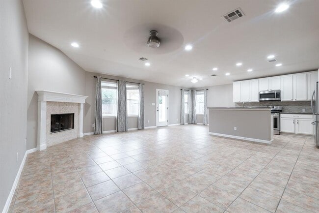 Building Photo - 9408 Castle Pines Dr