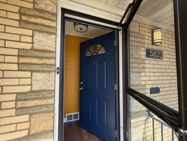 Building Photo - 5822 W 64th Pl