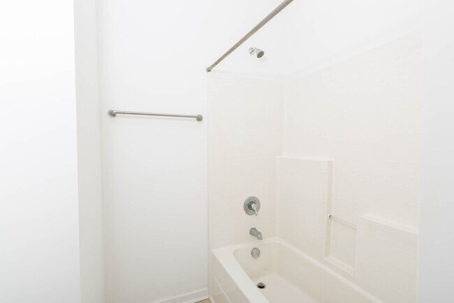 Building Photo - Spacious Condo in Spence Crossing