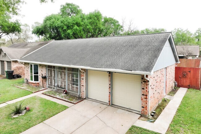 Building Photo - 8335 Langdon Ln