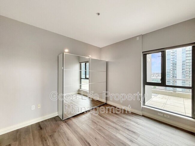 Building Photo - 575 Sixth Ave