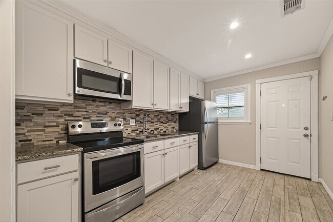 Building Photo - 5721 Sylvia Dr