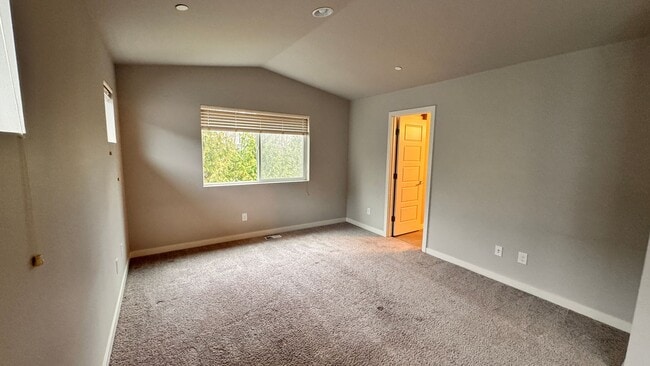 Building Photo - 4 bedroom 2.5 bath house in Auburn