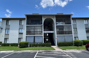 Building Photo - Beautifully Updated 2 Bedroom, 2 Bath Top ...