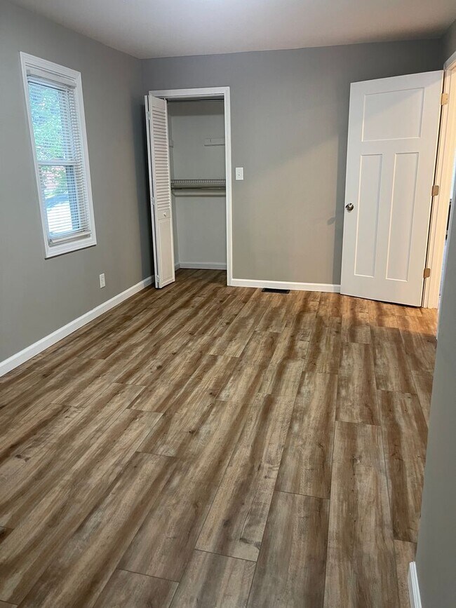 Building Photo - Nicely updated 2bd/2ba bungalow in Royal Oak w/ master bathroom suite