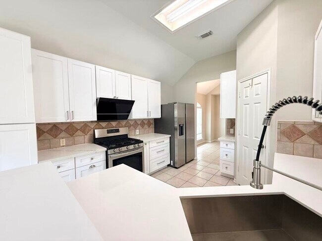 Building Photo - 9006 Sundown Dr