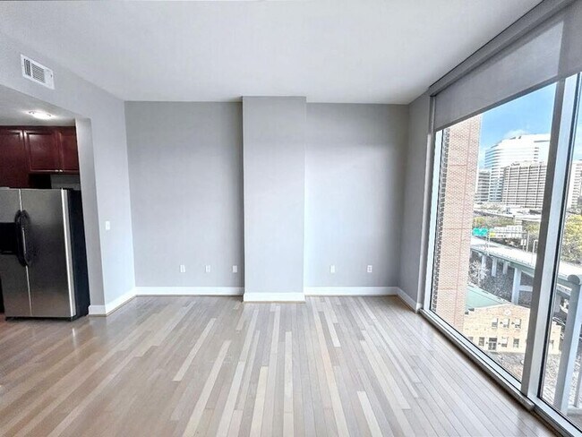 Building Photo - 301 Virginia St