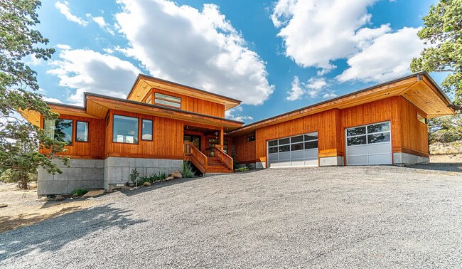 Primary Photo - Stunning 4 Bed/3.5 Bath on 4.39 Acre Lot-7...