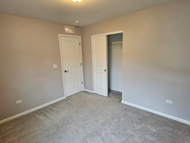 Building Photo - 165 Waverly Ct