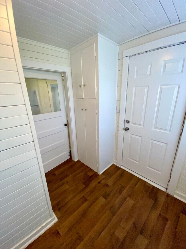 Building Photo - D&B Homes