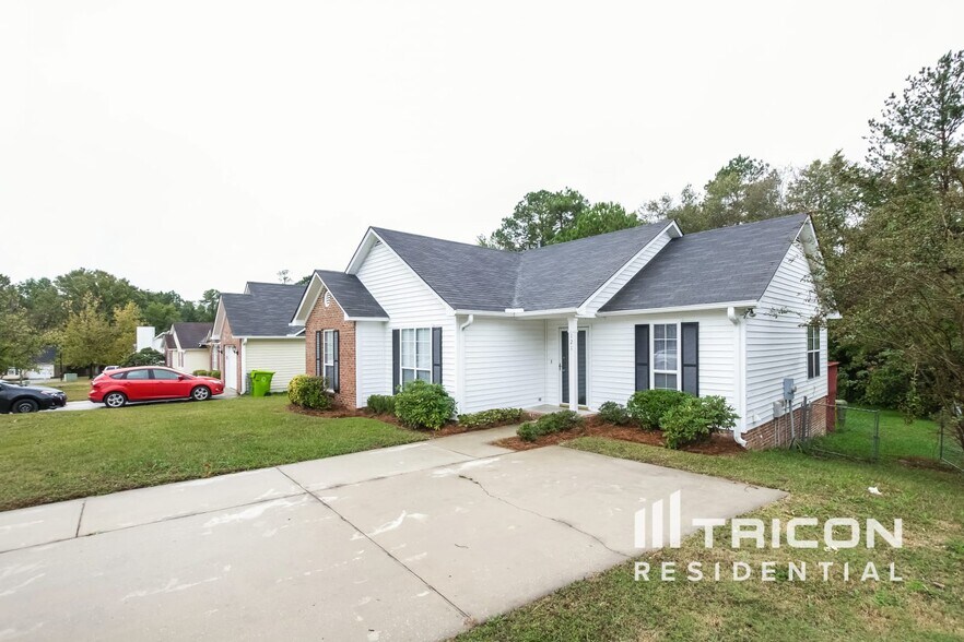 Building Photo - 121 Green Rose Rd