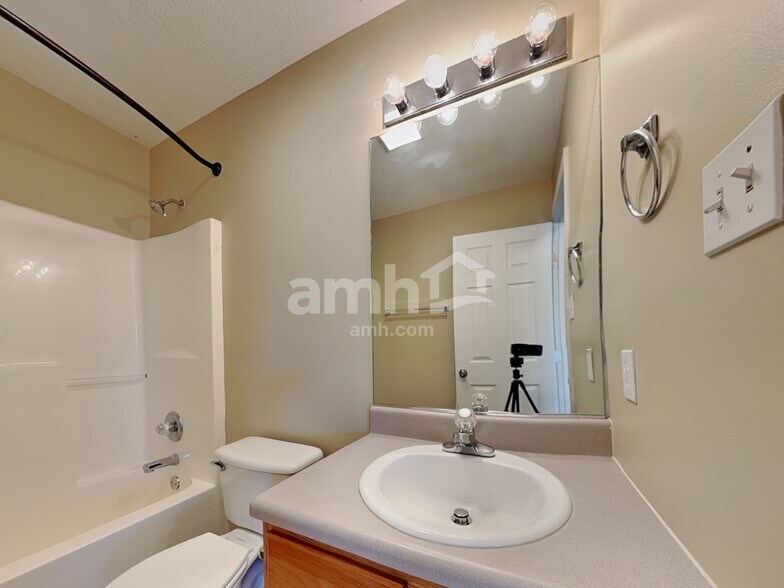 Building Photo - 7801 Beechtree Ln