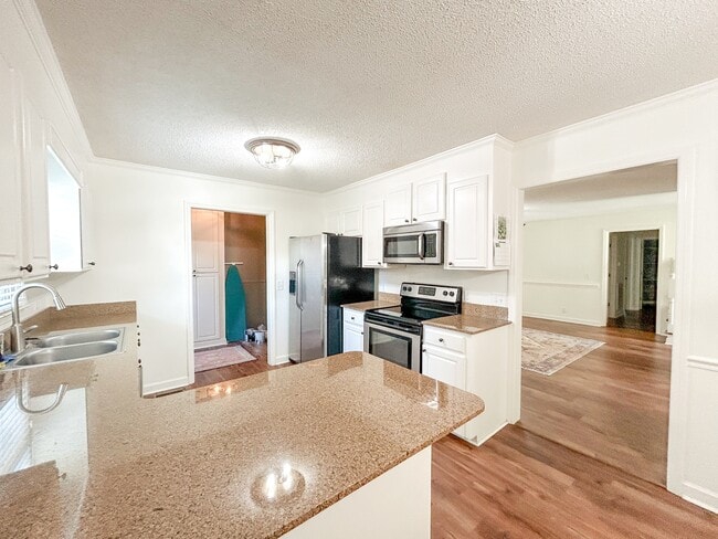 Building Photo - 619 Boone Cir