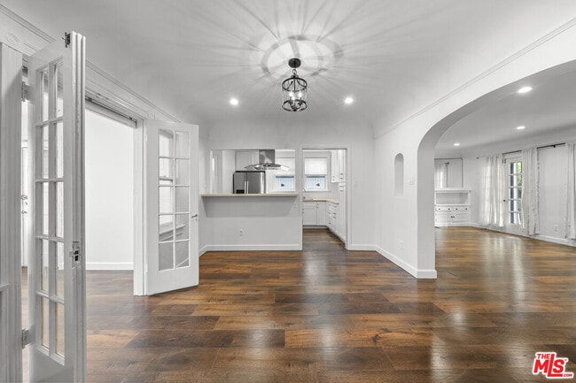 Building Photo - 369 S Virgil Ave