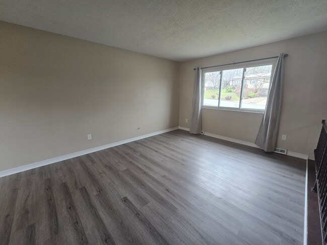 Building Photo - 3 Bedroom Split Entry - Gateway School District