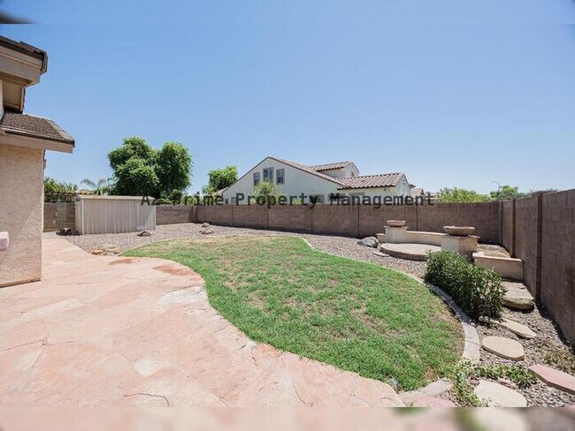 Building Photo - 3681 E Yellowstone Pl
