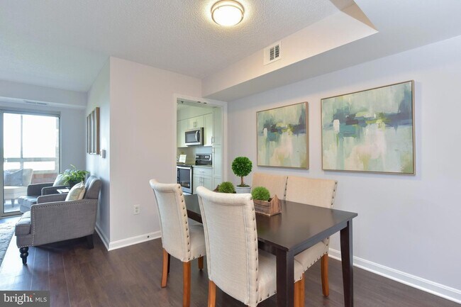 Building Photo - 2151 Jamieson Ave