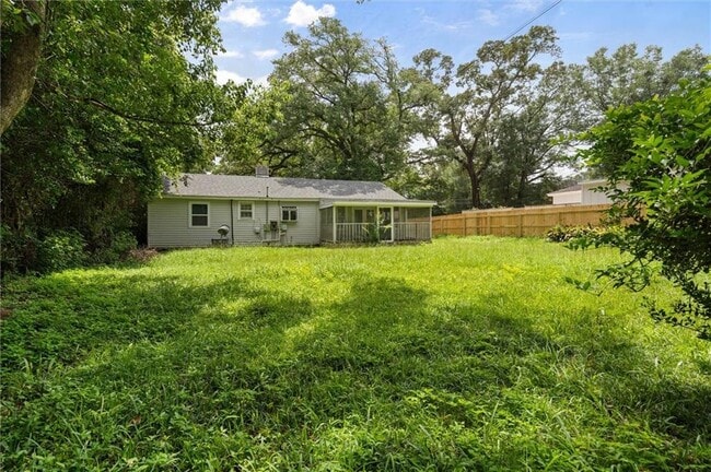 Building Photo - 105 Village Cir W