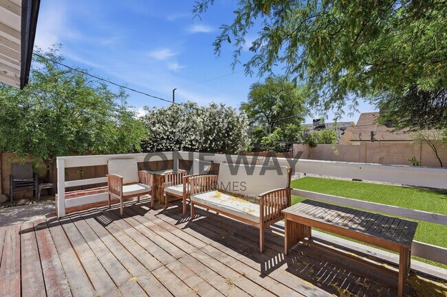 Building Photo - 1329 E Cholla St