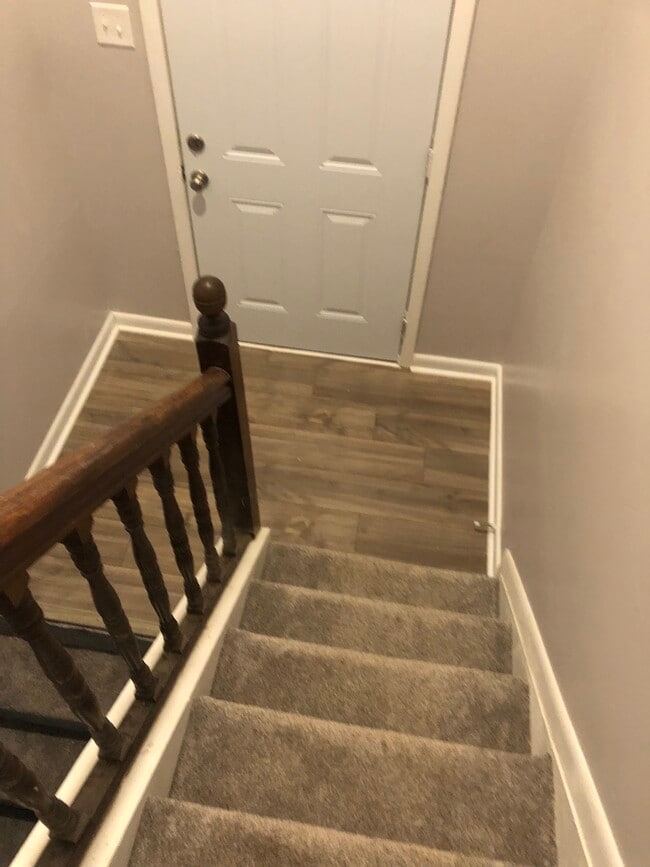 Building Photo - 1106 Douglas Cir