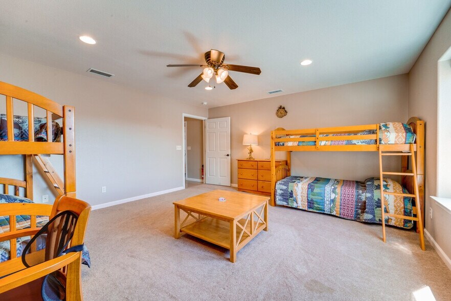 Building Photo - 799 Lookout Point Cir