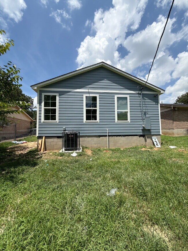 Building Photo - Fully Renovated Spacious 3BR in South Memphis – Section 8 Welcome