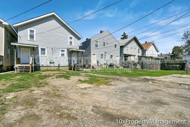 Building Photo - 1507 Duxberry Ave