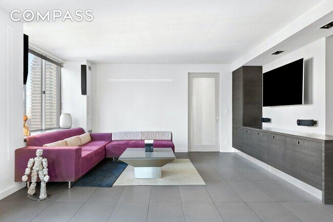 Building Photo - 236 E 47th St