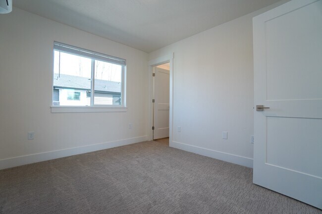 Building Photo - 4625 N Iota Ln