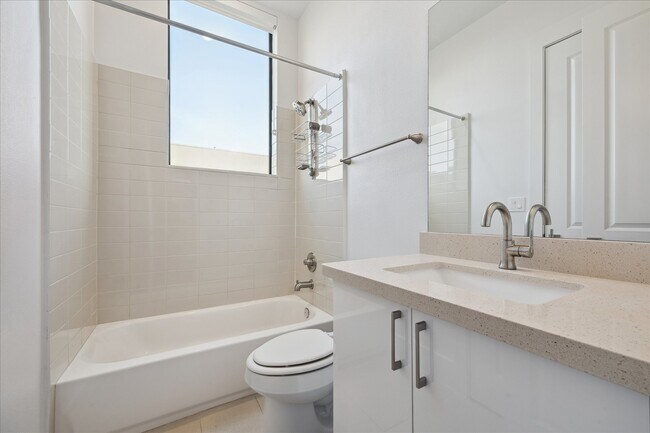 Building Photo - 2401 Crawford St