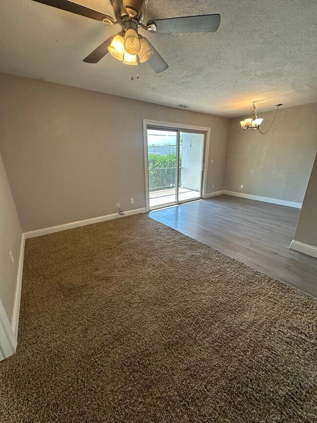 Building Photo - Beautiful Bountiful Home!