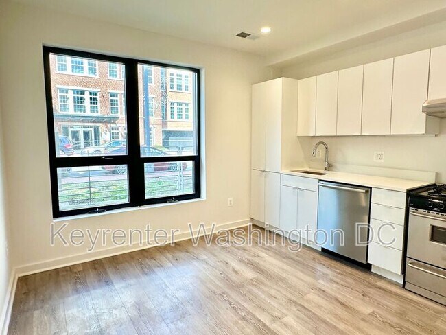 Building Photo - 1460 Belmont St NW