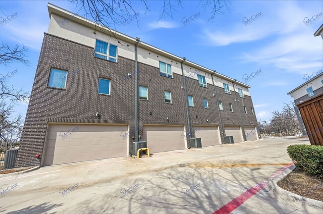 Building Photo - 2620 Valley View Ln