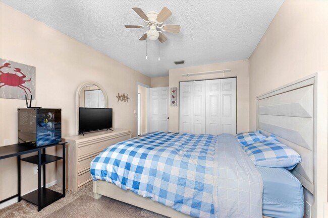 Building Photo - 7061 Chesapeake Cir