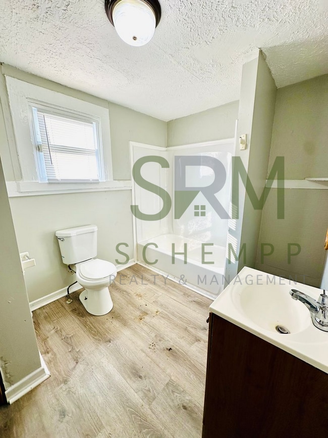 Building Photo - Spacious 2-3 bedroom home in Park Hill- Section 8 accepted