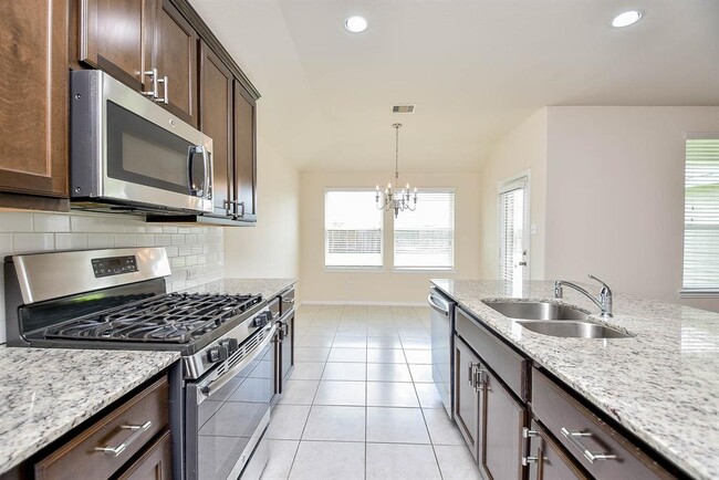 Building Photo - 16035 Dehay Ln