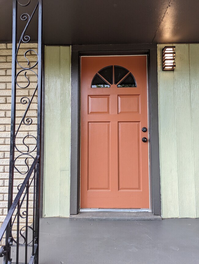 Primary Front Entrance - 2008 E Huntsville Rd
