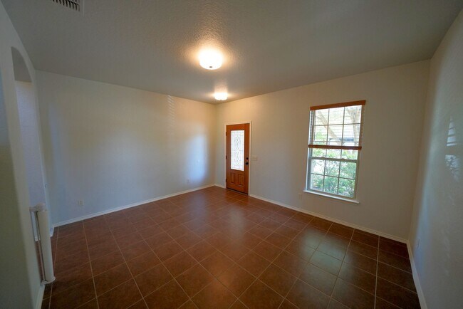 Building Photo - Great 4 Bedroom Home Now Available in Cibo...