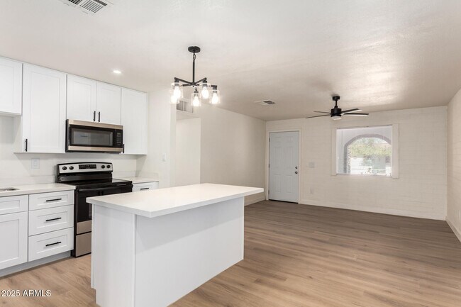 Building Photo - 4013 W Nancy Ln