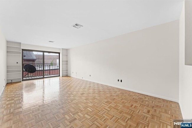 Building Photo - 314 palisade