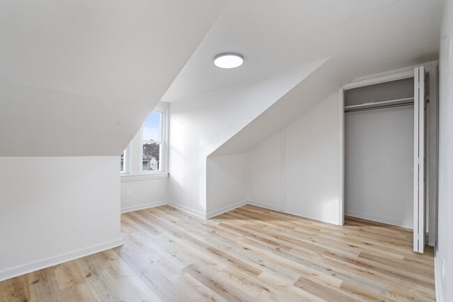 Building Photo - 2321 Spring St