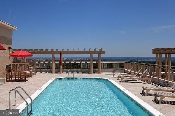 Building Photo - 888 N Quincy St