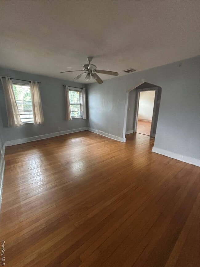 Building Photo - 457 Montauk Hwy