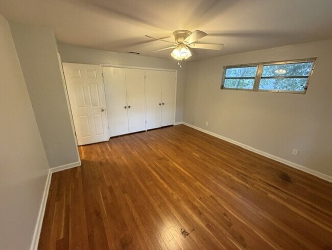 Building Photo - 1105 Timber Ln
