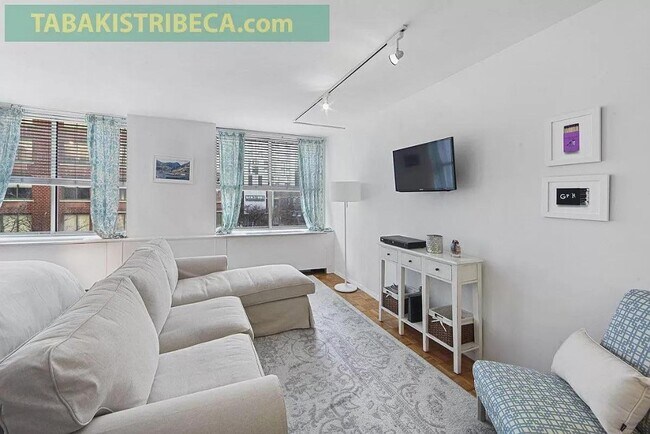 Building Photo - 303 Greenwich St