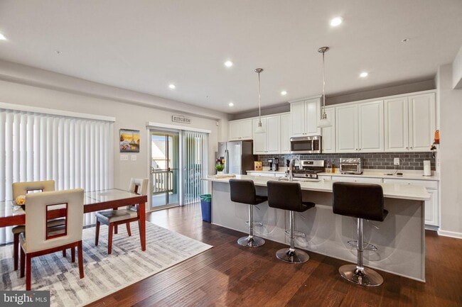 Building Photo - 7843 Otterbein Way