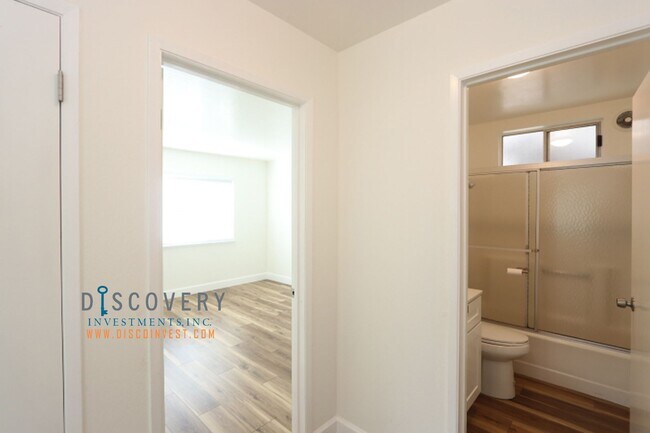 Building Photo - 1130 Wellington St