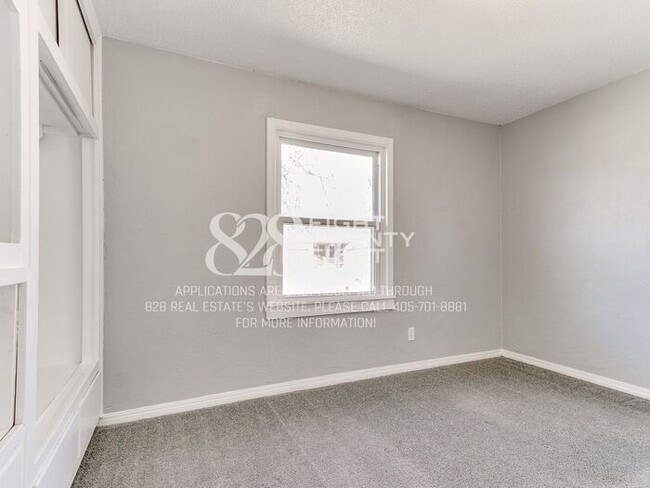 Building Photo - 3 Bed/1 Bath Single Family Home Available Now! Within 5 miles of TAFB!