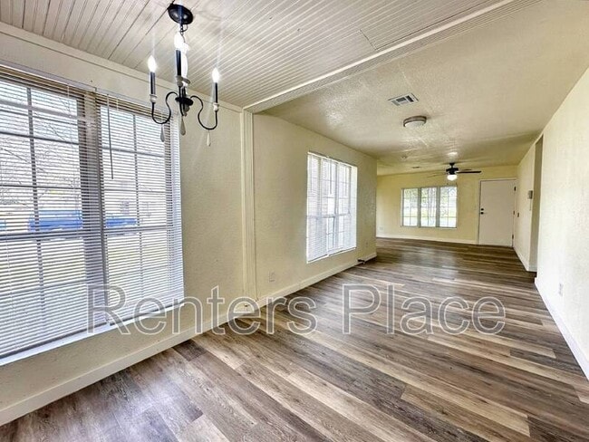 Building Photo - 201 S Ora St