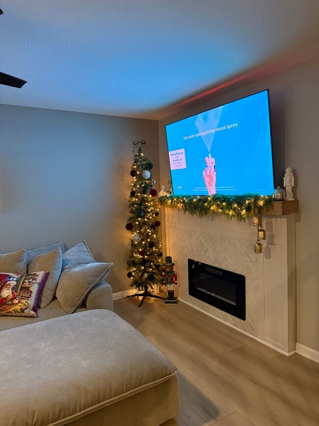 Building Photo - 7481 Autumn Joy Ave